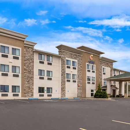 Comfort Inn & Suites Pueblo Extérieur photo