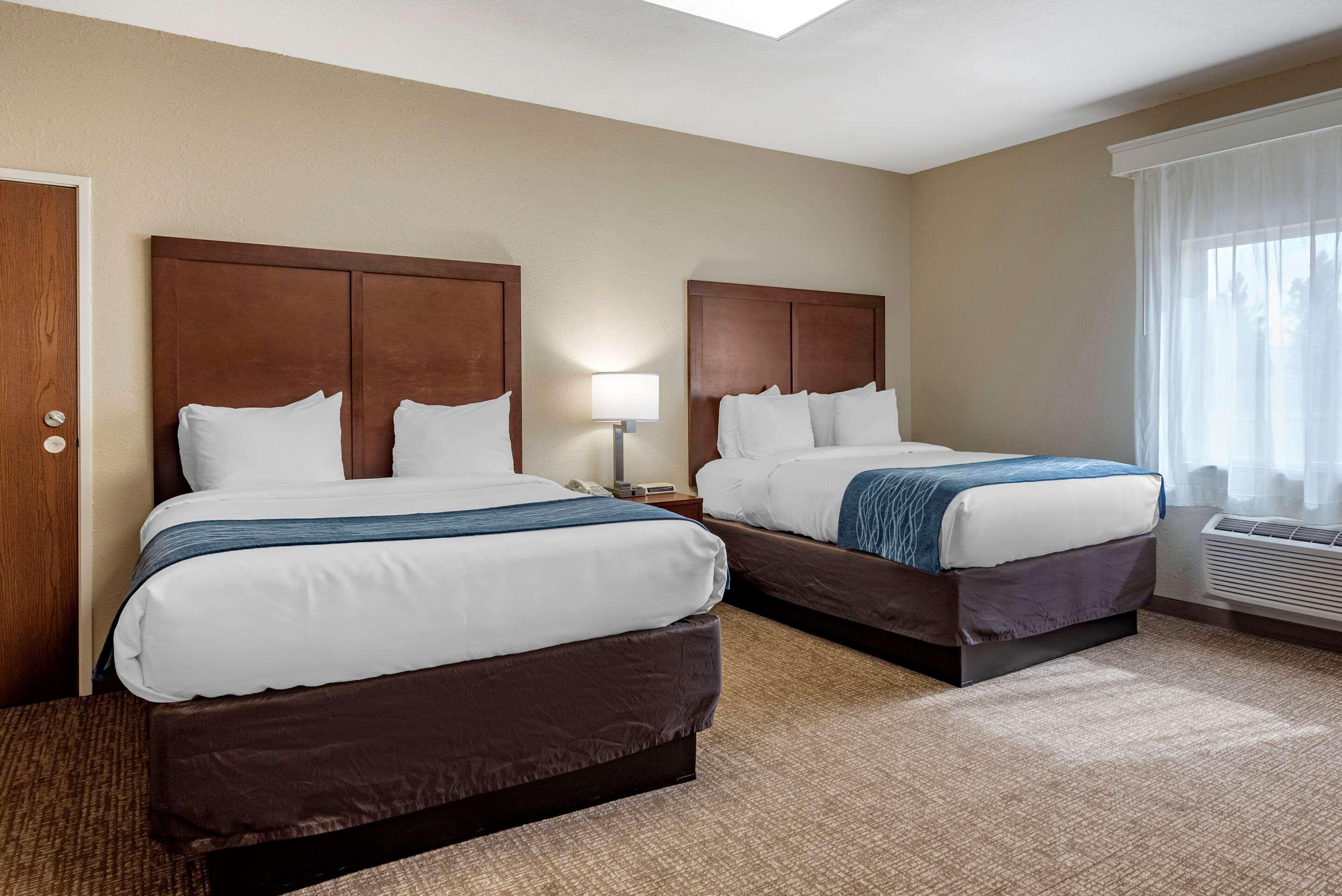 Comfort Inn & Suites Pueblo Extérieur photo