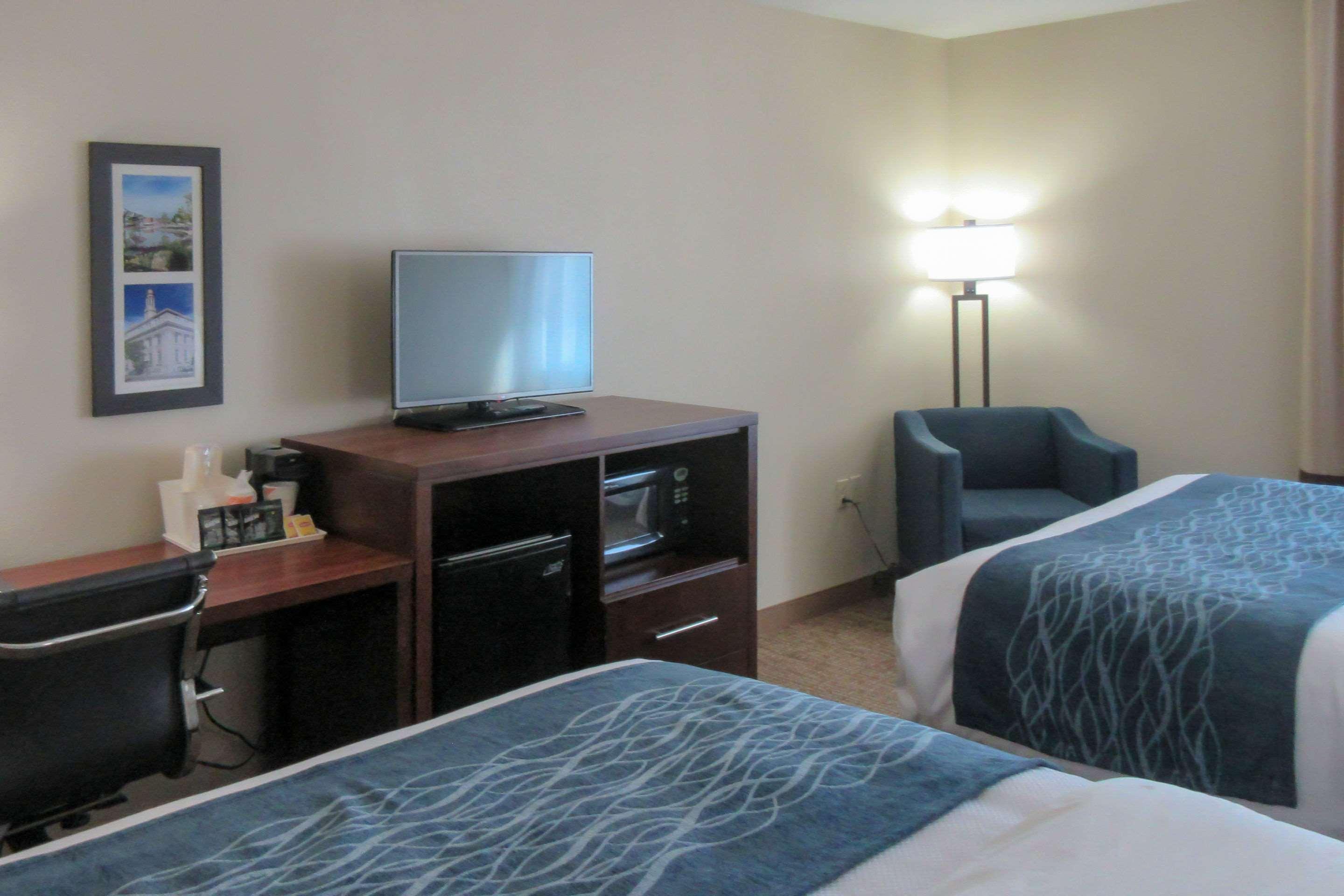 Comfort Inn & Suites Pueblo Extérieur photo