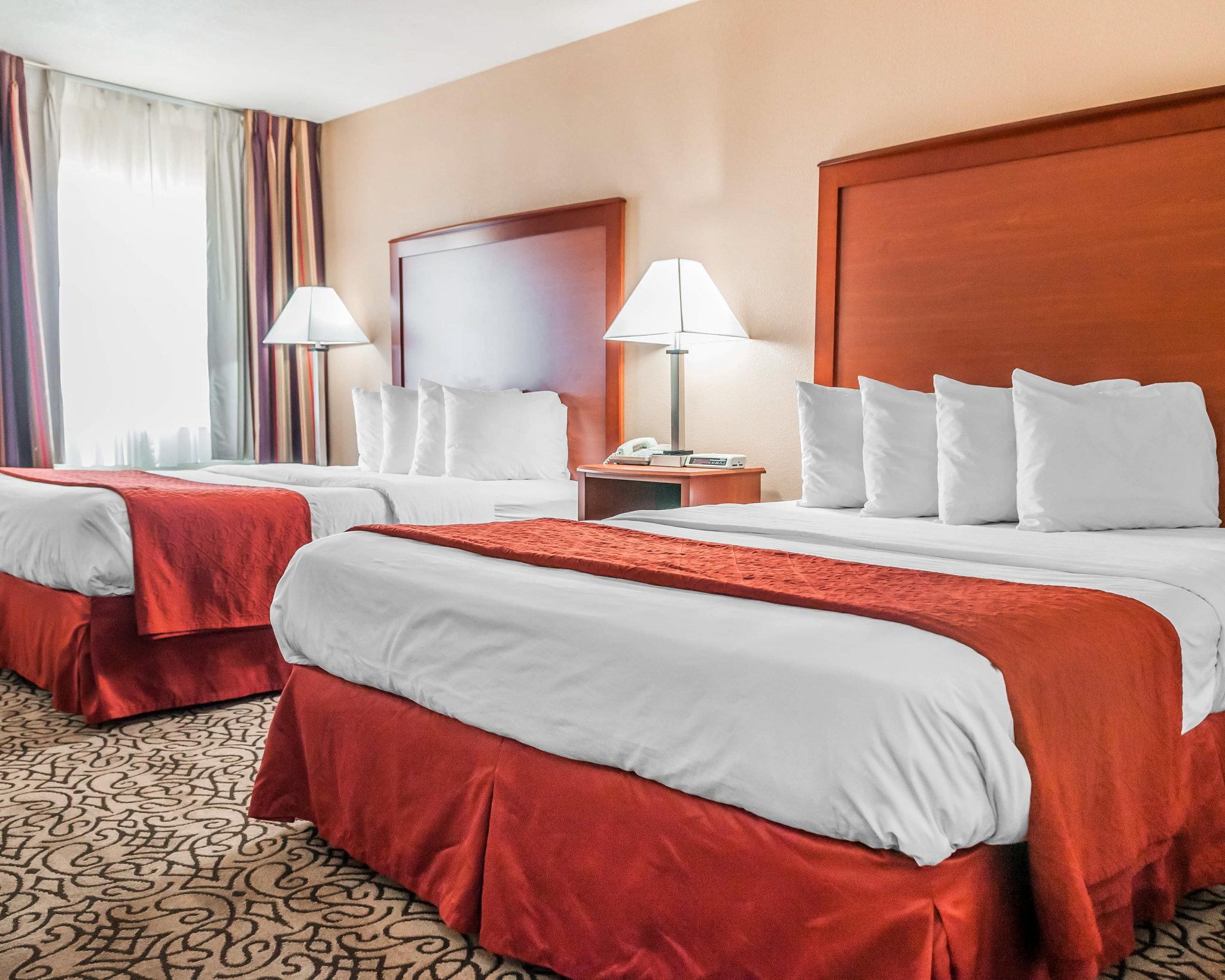 Comfort Inn & Suites Pueblo Extérieur photo
