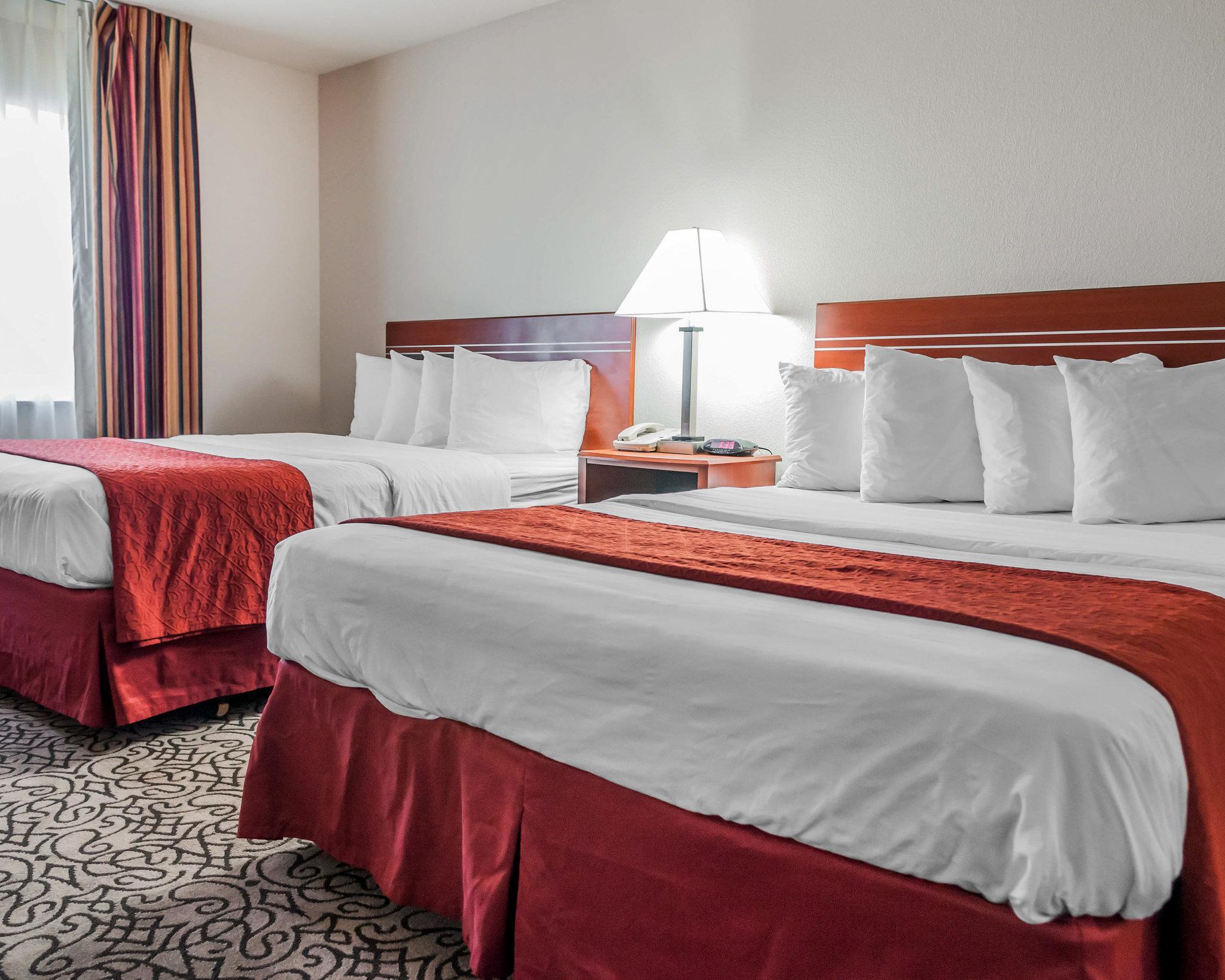 Comfort Inn & Suites Pueblo Extérieur photo