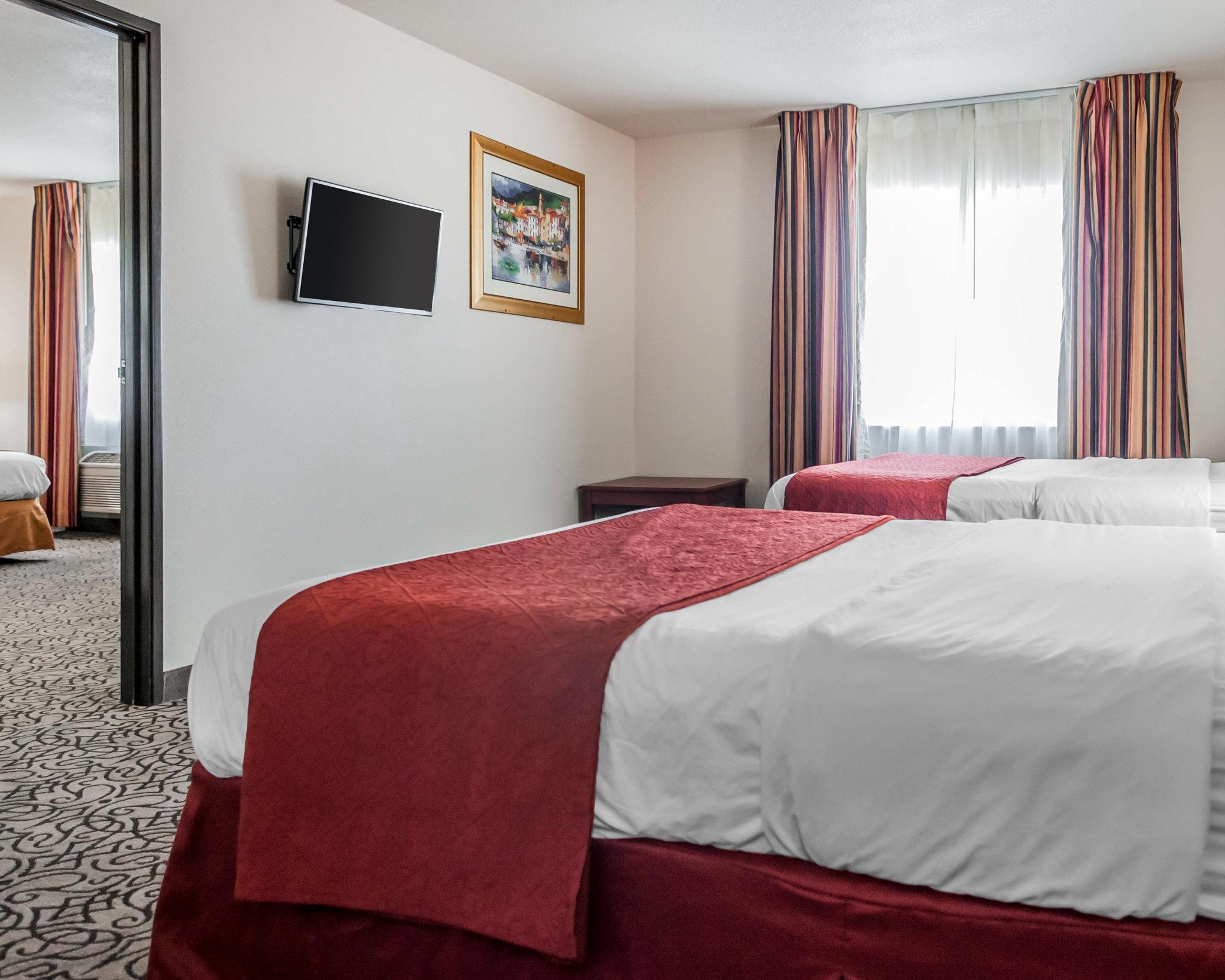 Comfort Inn & Suites Pueblo Extérieur photo