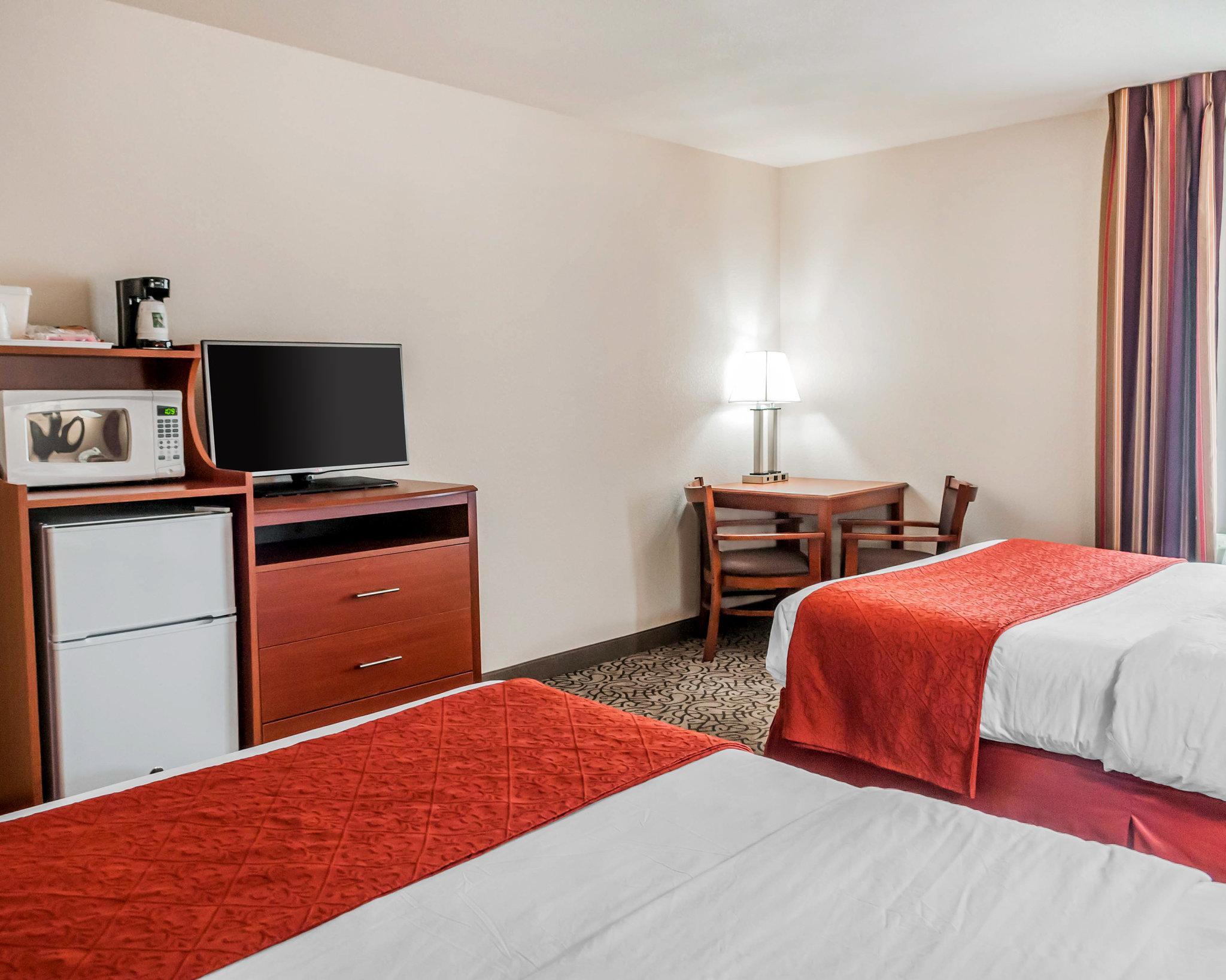 Comfort Inn & Suites Pueblo Extérieur photo