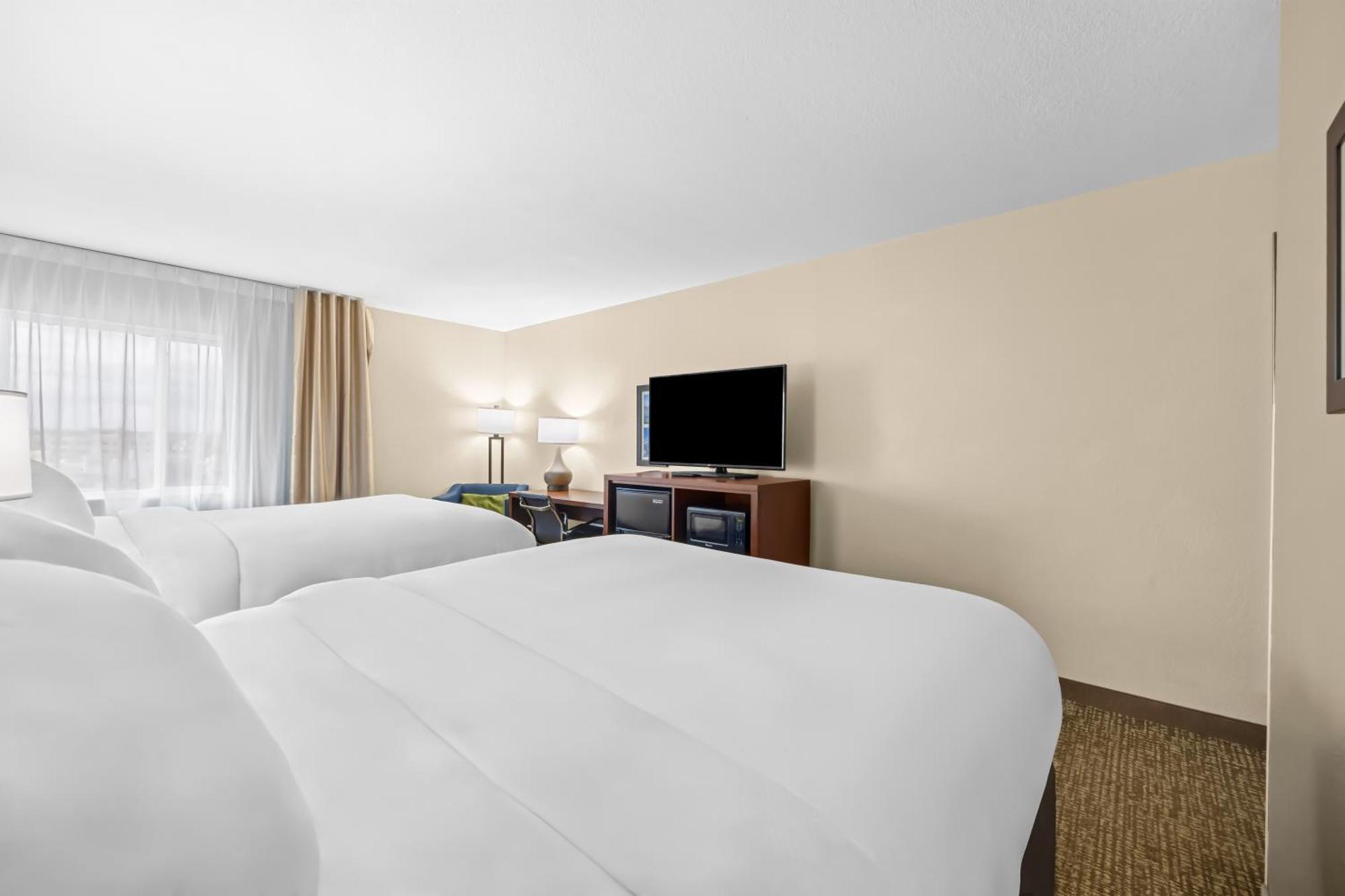 Comfort Inn & Suites Pueblo Extérieur photo