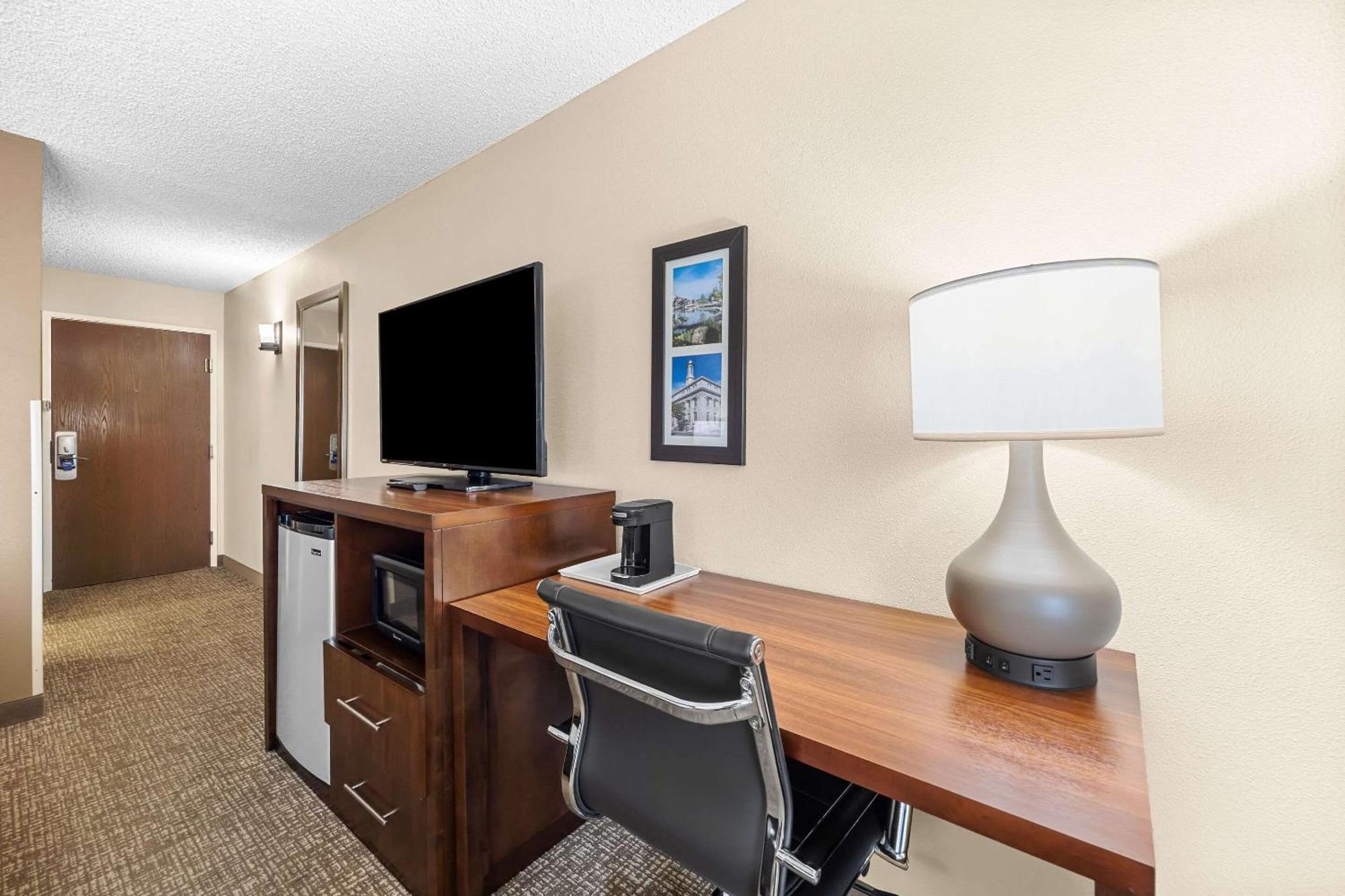 Comfort Inn & Suites Pueblo Extérieur photo