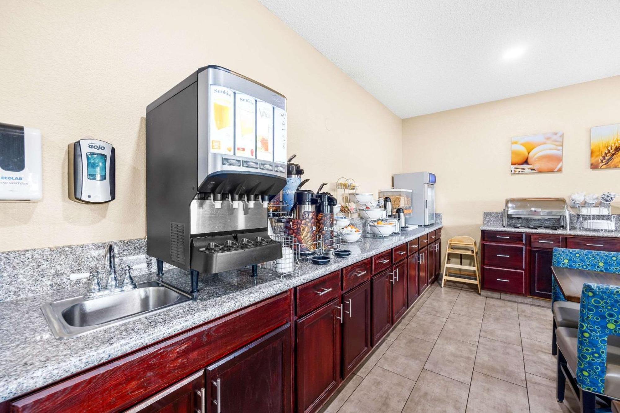 Comfort Inn & Suites Pueblo Extérieur photo