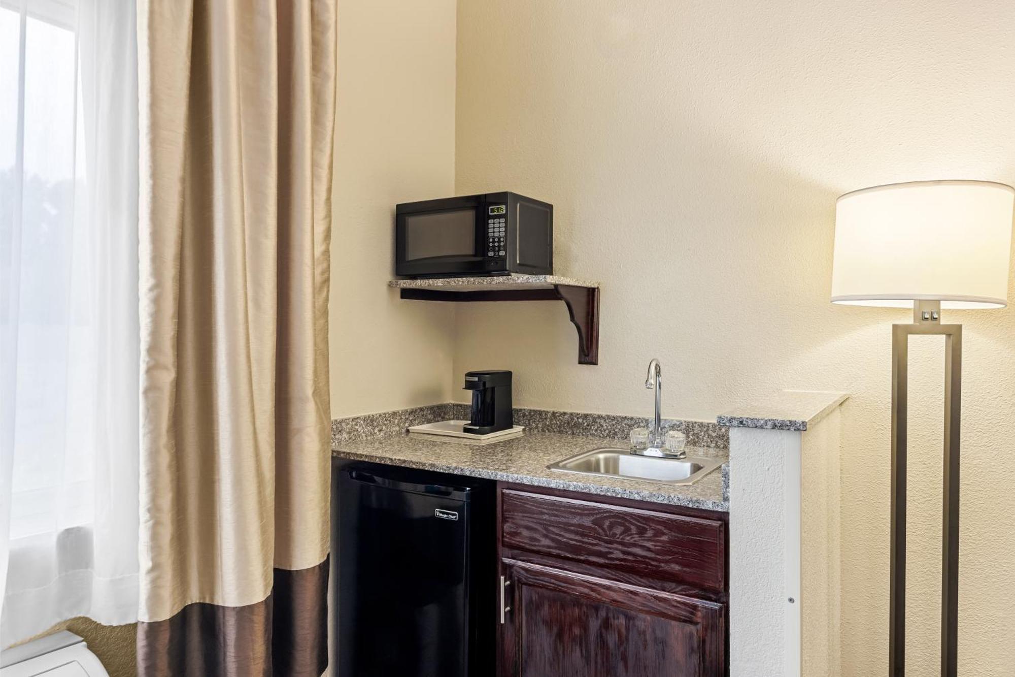 Comfort Inn & Suites Pueblo Extérieur photo
