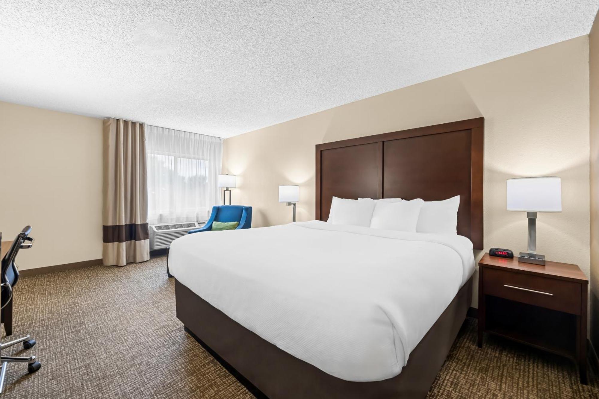 Comfort Inn & Suites Pueblo Extérieur photo