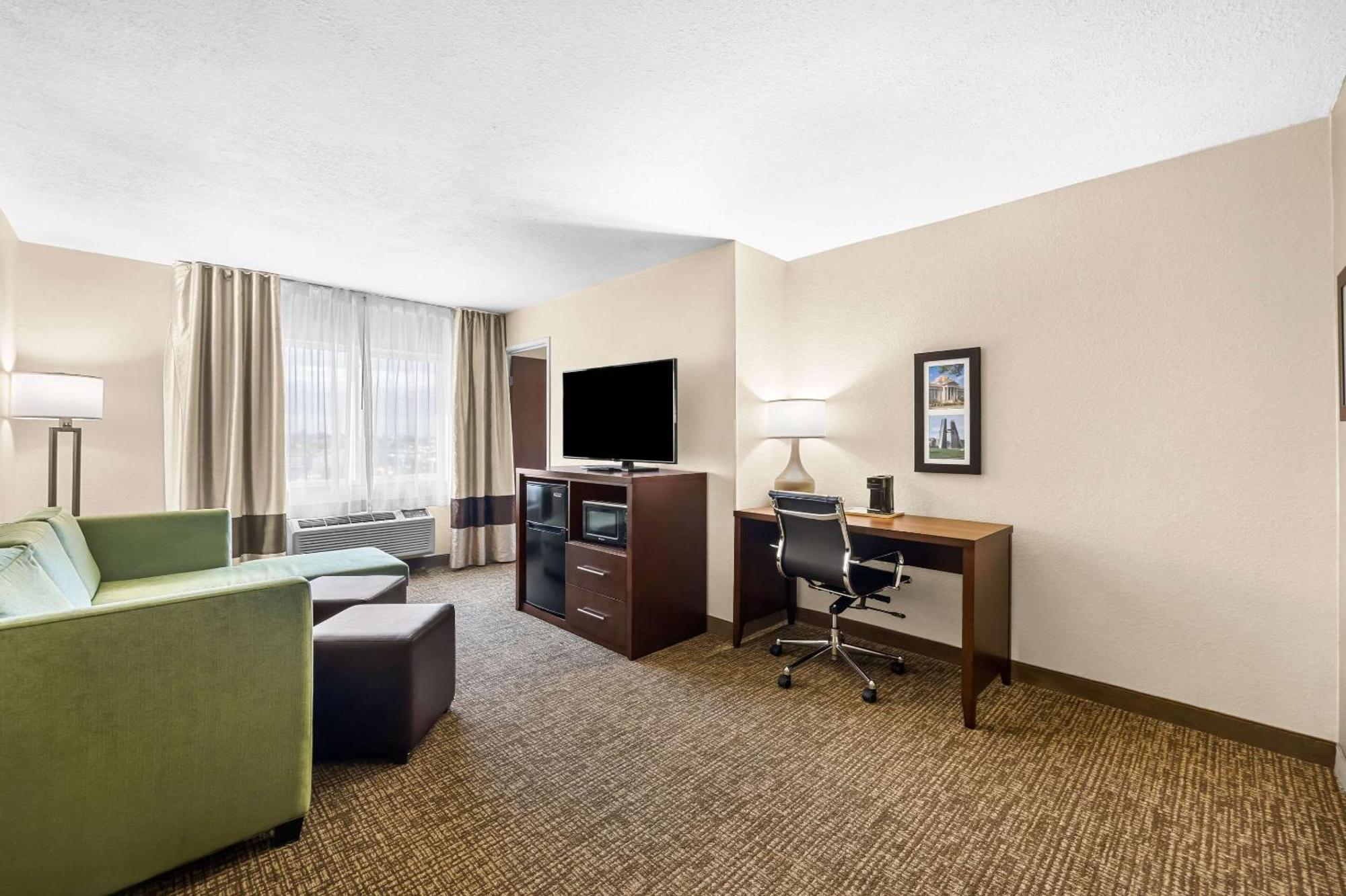 Comfort Inn & Suites Pueblo Extérieur photo