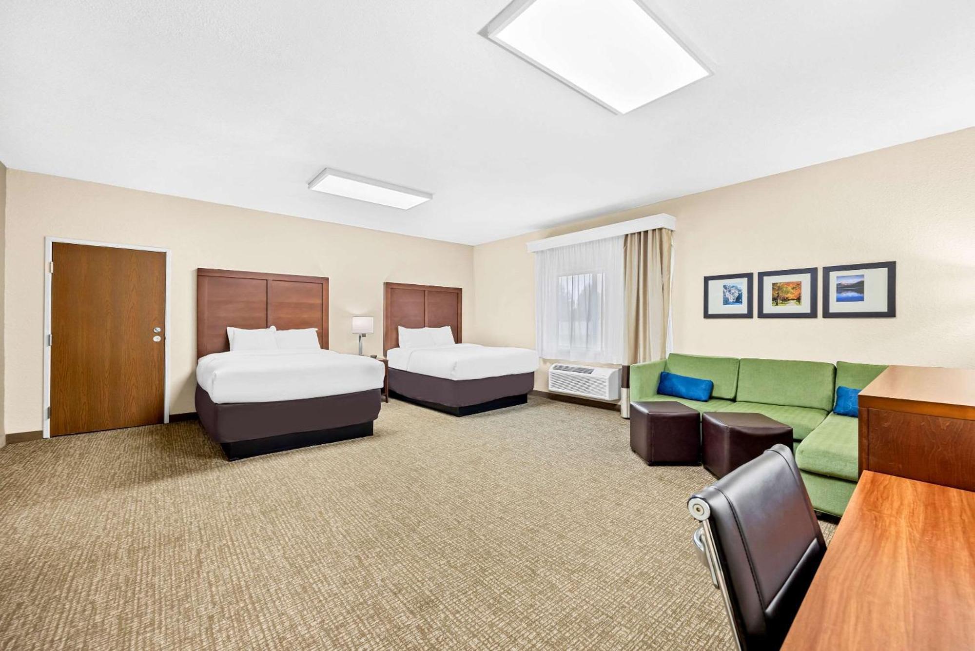 Comfort Inn & Suites Pueblo Extérieur photo