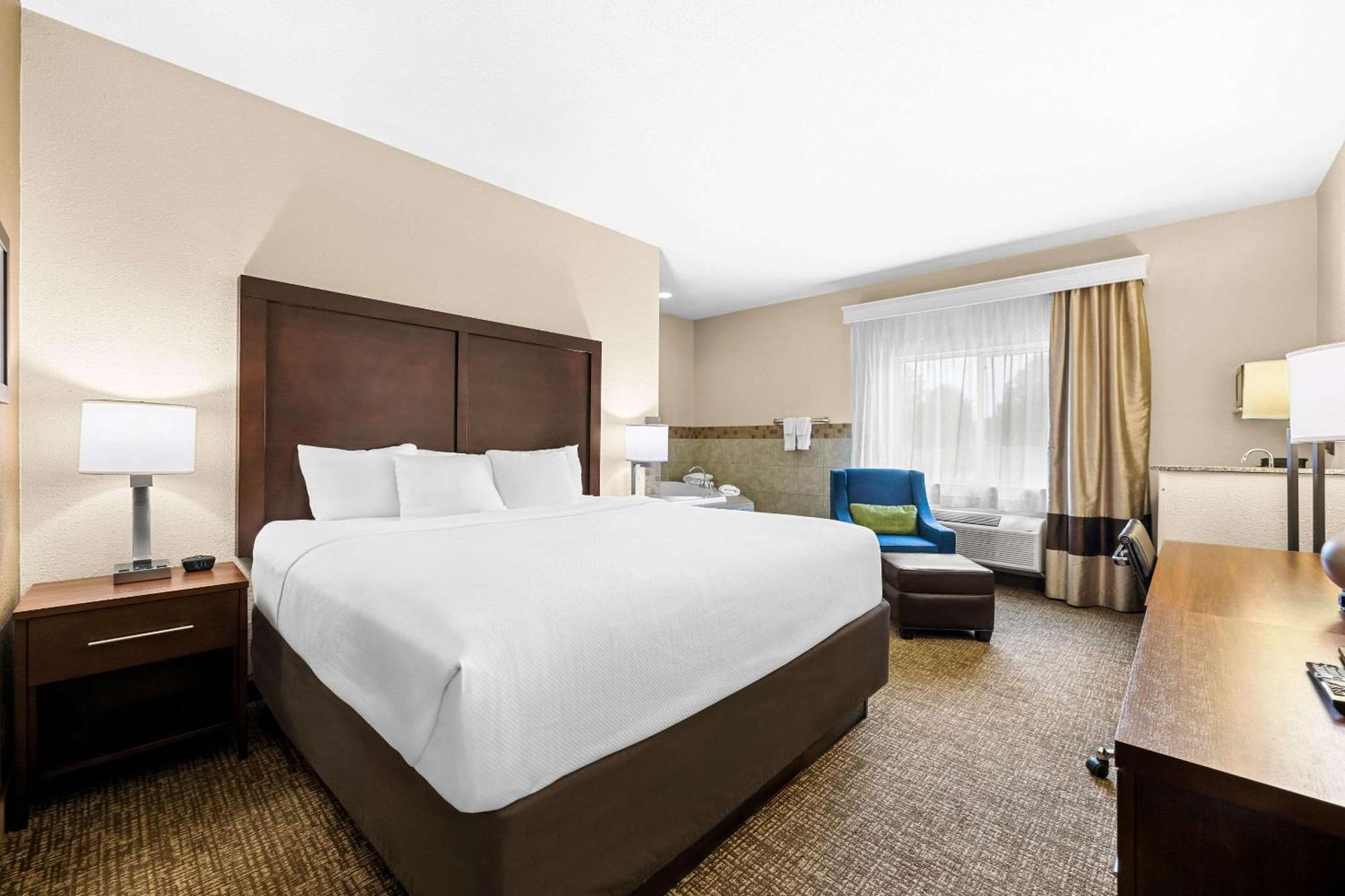 Comfort Inn & Suites Pueblo Extérieur photo