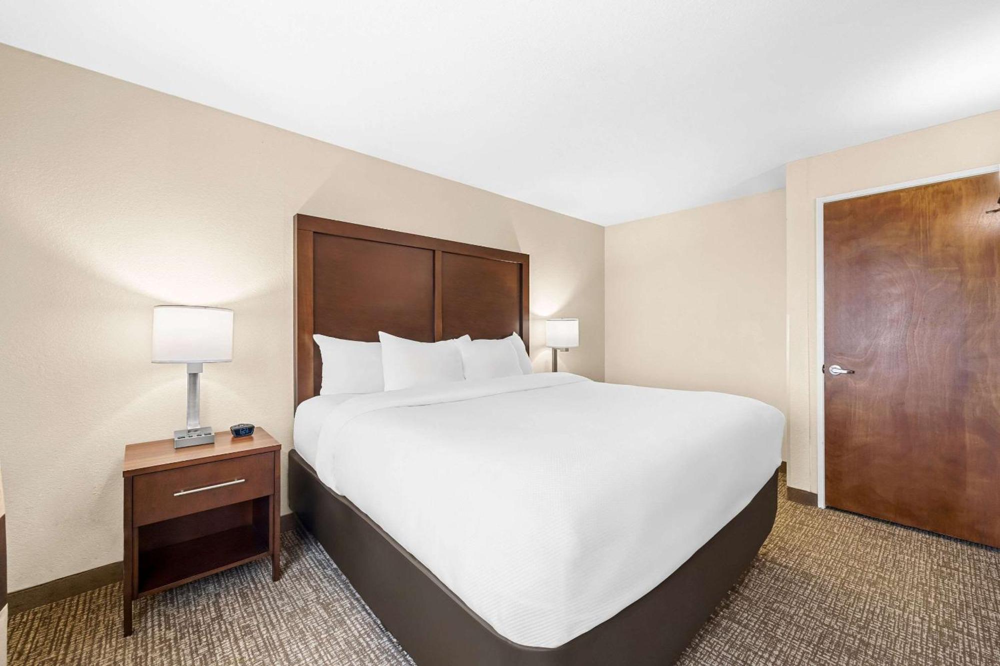 Comfort Inn & Suites Pueblo Extérieur photo