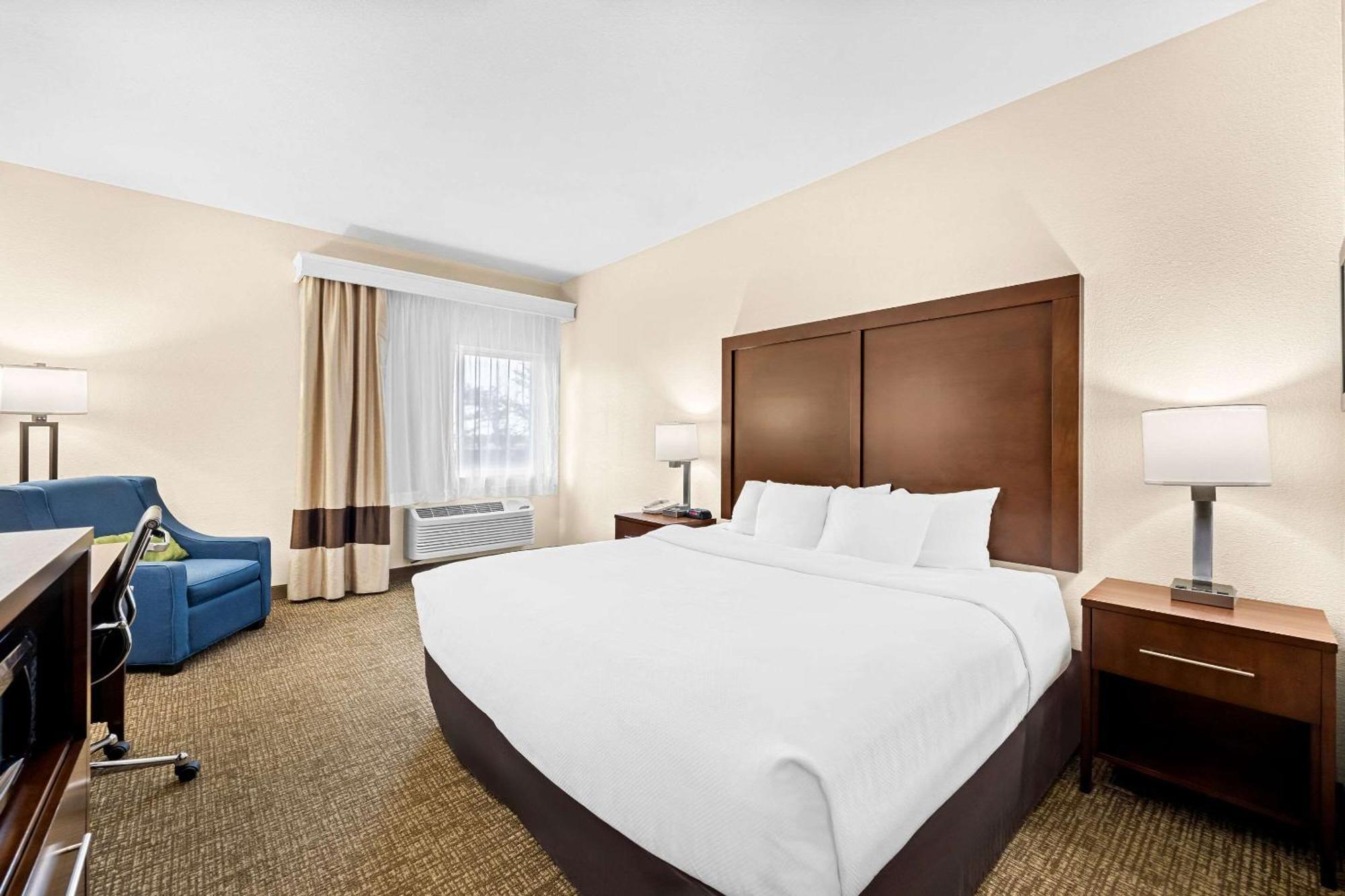 Comfort Inn & Suites Pueblo Extérieur photo